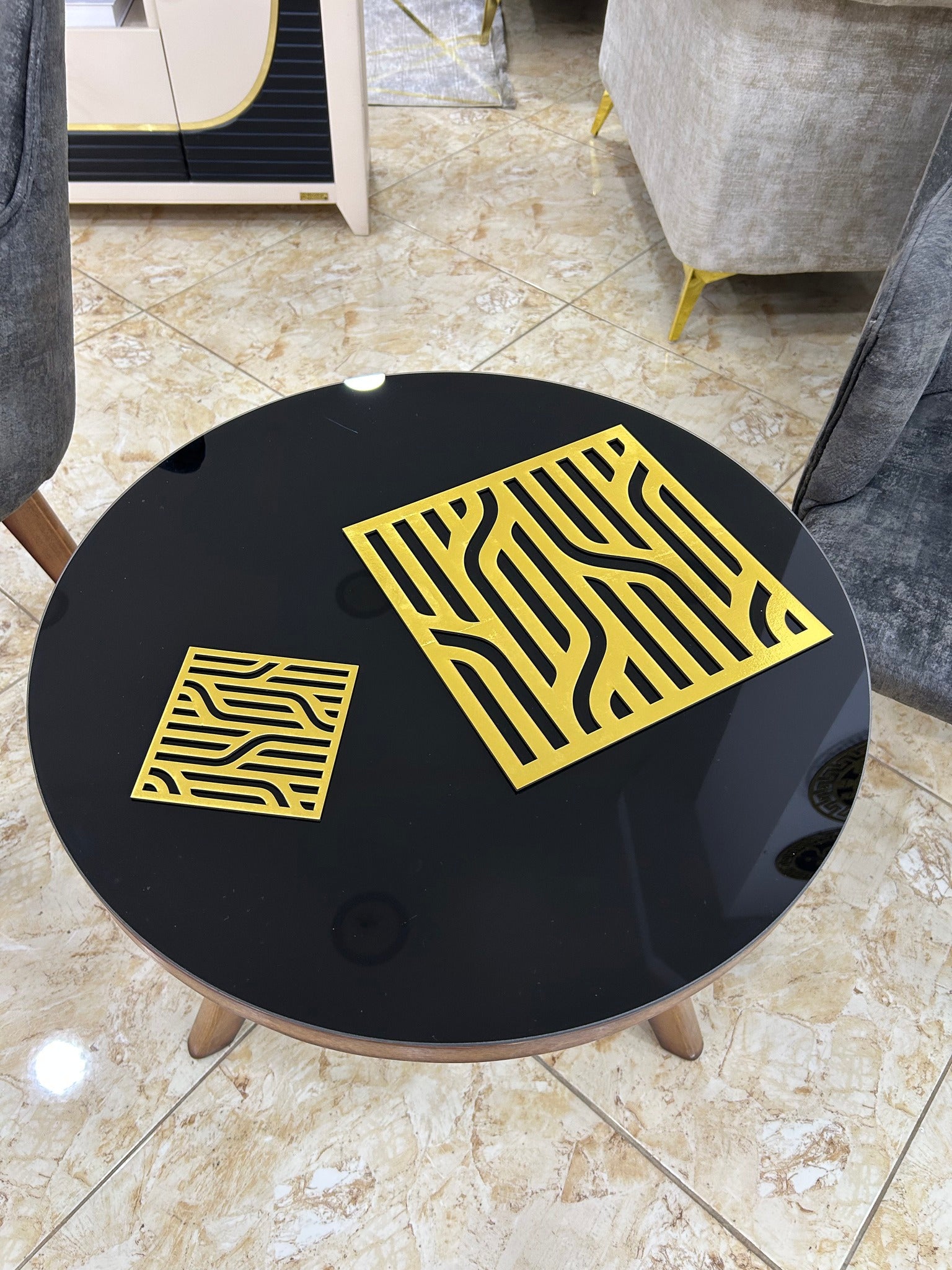 طقم مائدة مَلكي… فخامة فوق العادة