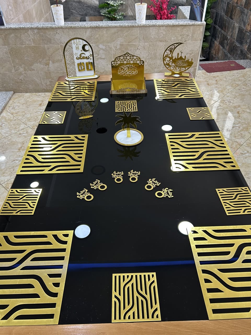 طقم مائدة مَلكي… فخامة فوق العادة