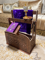 حامل سجادة الصلاة والمصحف الكريم