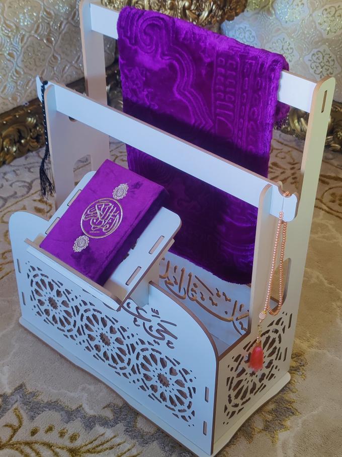 حامل سجادة الصلاة و المصحف الكريم